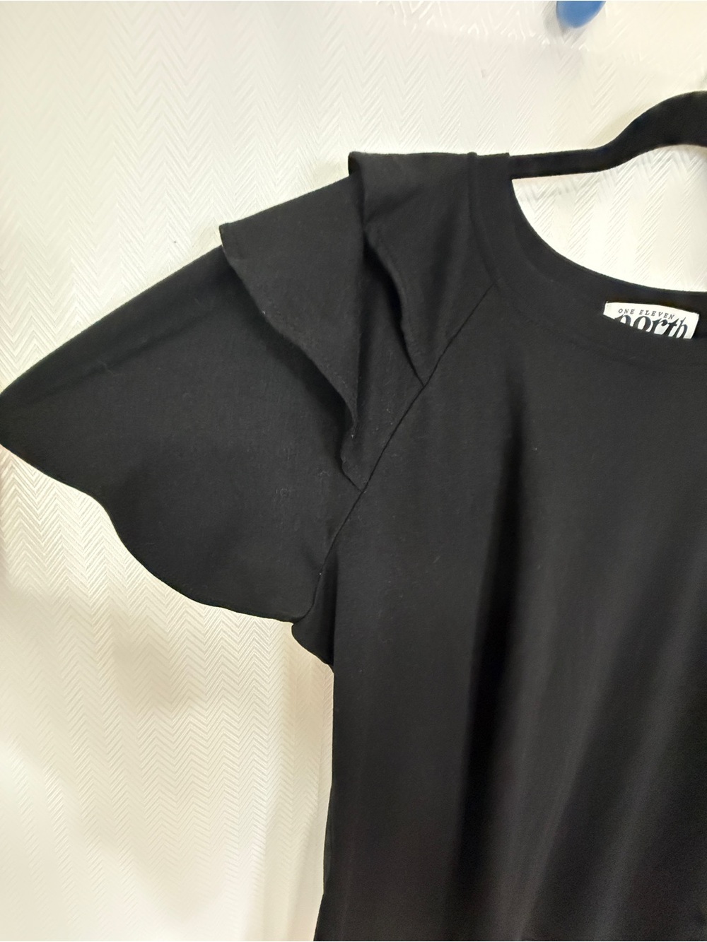 One Eleven North Black Flutter Sleeve Top Size XL - Picture 4 of 5